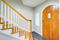 Silver Springs Home Walk to Downtown!