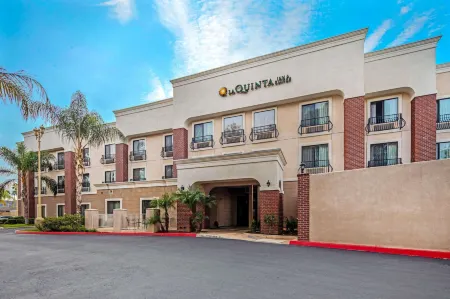 La Quinta Inn & Suites Temecula Отели рядом с достопримечательностью «Темекула»