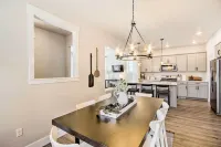 Walk to Parks! Billings Gem w/ Soaking Tub - Homestays