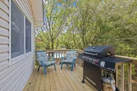 Wave Call, in Southern Shores, beckons you to this luxurious cottage!