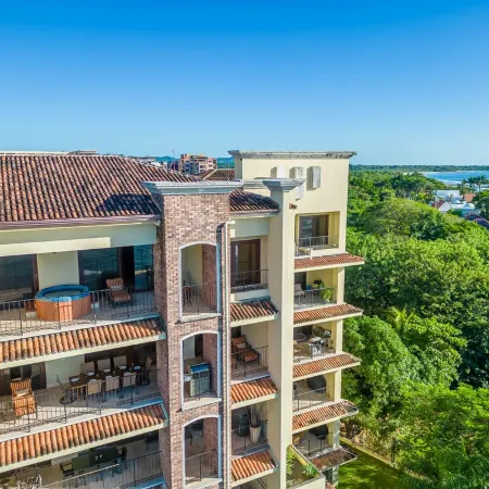 Oceanfront Penthouse,Stunning Exquisitely Maintained,Amazing Sunsets, Hot Tub