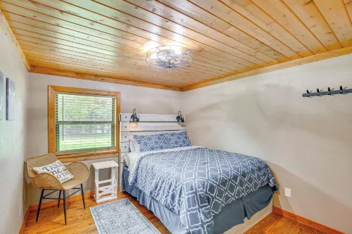 Deck & Fire Pit: Unique Pottsboro Haven - Homestays