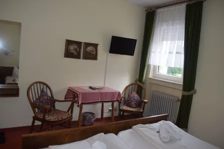 Alte Dorfschänke Отели в г. Бад-Бертрих