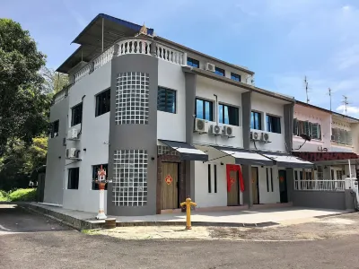 IBook4 Deluxe 2 Bedroom Gurney Suite by IBook Homestay