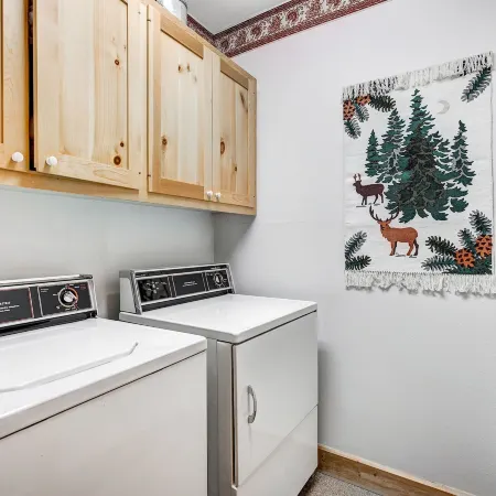 Beautiful 5Br Home at the Ranch - Kids Ski Free! Condo