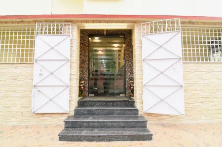 FabHotel Olive Inn I - 260m from Saltlake Sector V Metro Station Отели рядом с достопримечательностью «NIH Flower Garden»