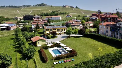 The Green Guest House Hotels in Barolo