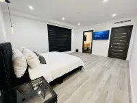 LUXURIOUS LA HOME *PRIVATE ROOFTOP* OUTDOOR TV*