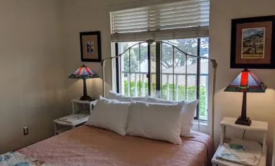 Captain's-SPECTACULAR bay/ocean views-980 sq ft - Dog Friendly! 모로 스트랜드 스테이트 비치 주변 호텔