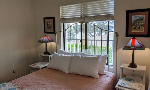 Captain's-SPECTACULAR bay/ocean views-980 sq ft - Dog Friendly! 모로베이 호텔