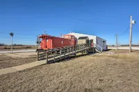 Unique Joplin Gem Converted Train Car Studio - 3-Sterne