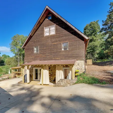 Cozy, Pet-Friendly Retreat in Hickory w/ Fire Pit!