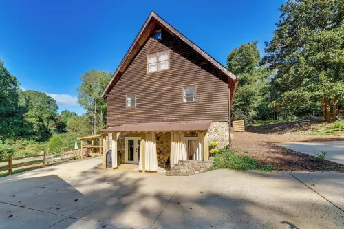 Cozy, Pet-Friendly Retreat in Hickory w/ Fire Pit!