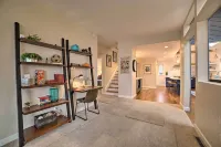 Chic Manistee Cottage Steps to Lake Michigan! - 3 estrellas