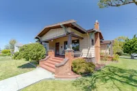 3-bedroom Craftsman home with hot tub/sauna in the Heart of Arcata