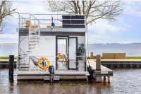 Houseboat Sneekermeer with Garden and Views