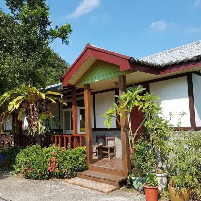 Phoenix Landscaping Bed and Breakfast Hotels near Artemis Garden