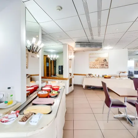 Carlton Hotel