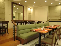 SanTomas Suites - parking