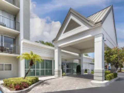 Best Western Plus Windsor Inn Hotels in der Nähe von Museum of Contemporary Art