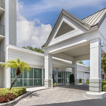 Best Western Plus Windsor Inn Отели рядом с достопримечательностью «Мимо»