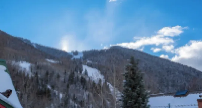 Hruza Hideout by Avantstay Walkable Location + Free Ski Shuttle, Mountain View