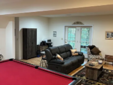 Cabin bungalow apartment in the basement Hotels in Morgan County