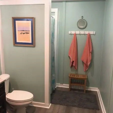Emerald Mermaid cozy studio apt private beach access including parking & shower