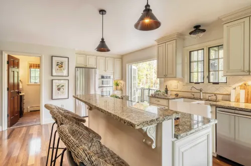 Cortland by AvantStay Charming Heritage Estate w Private Lake Pool Hotels in Saugerties