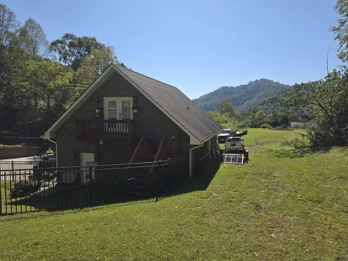Beautiful Loft in the Woods