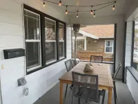 Downtown Crown Jewel w/fireplace & amazing porch Hotel dekat Casper College