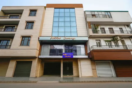 FabHotel Galaxy - Nr Patel Nagar Metro Отели рядом с достопримечательностью «ARRAY LOGIC»