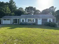 Charming 3-Bedroom House in a Quiet East Dennis Neighborhood with Pool & Jacuzzi