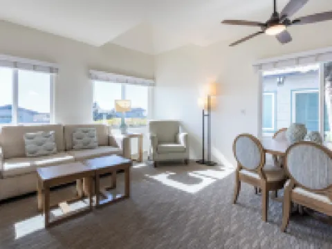 Wave Crest Resort デル・マーのホテル