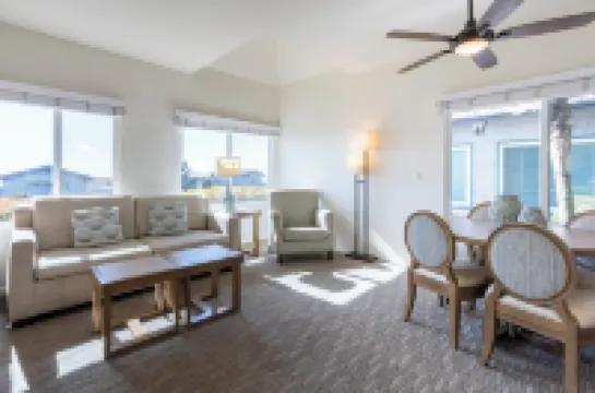 เวฟ เครสต์ รีสอร์ท