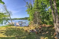 Waterfront Cabin on Trout Lake w/ Private Dock! - acceptant les animaux