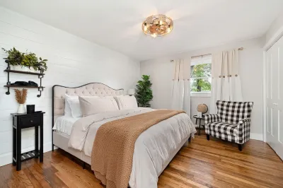 At Home in Acworth! Hotels near Durr Field