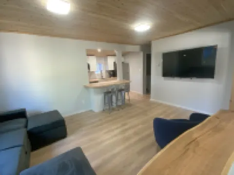 Cozy cabin with WiFi in charming Au Train, Completely remodeled as of June 2025