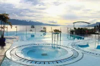 Danau Toba International Cottage Parapat - С бассейном