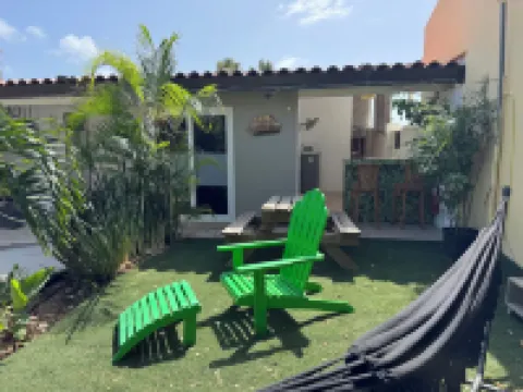 Casalina Garden 2 Blocks to Palm Beach & Kitesurfing School Hotels in Palm Beach