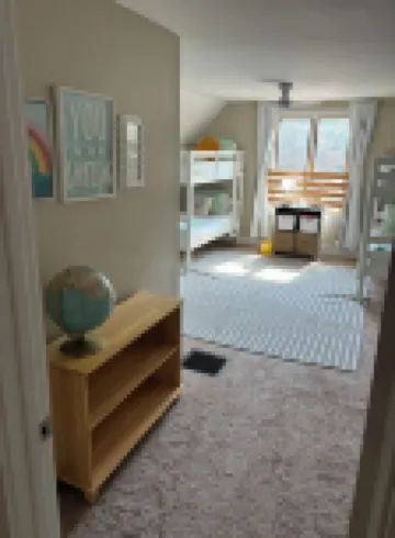 Sullivan Summer House - walk to downtown + beach