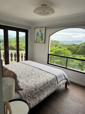 Luxury Condo near Beach & Margaritawille