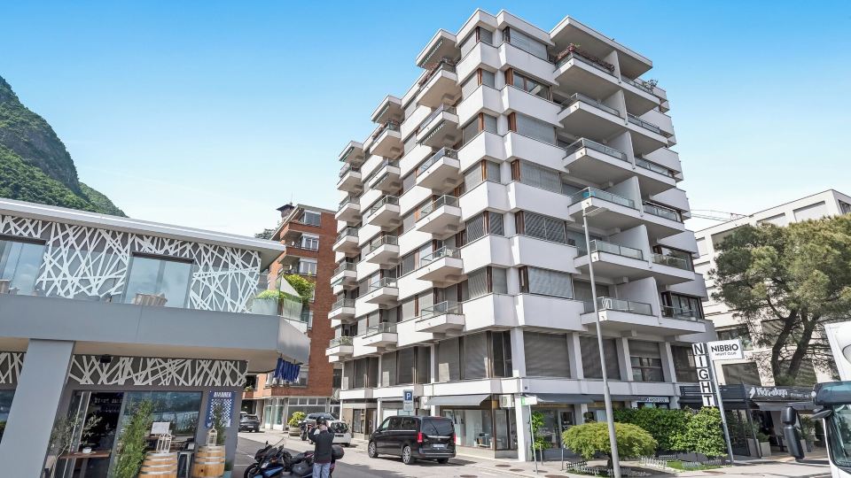 Paradiso Incanto Lake View Apartment - Happy Rentals
