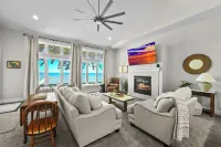 Spacious 4-bedroom lakefront house with WiFi, AC in tranquil Houghton Lake Hotels in Lake Township