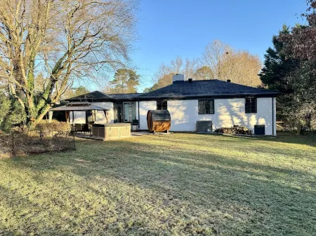 Raleigh Retreat with Sauna+Hot Tub