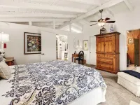 QUAINT MOUNTAIN COTTAGE-BREATH TAKING VIEWS-1.5 MILES TO DOWNTOWN WAYNESVILLE