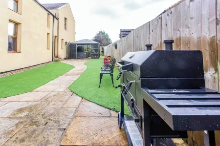 Elderberry Hall - 7 Bed