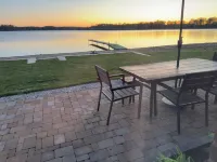 NEW Charming 3-bedroom cottage with Sandy Beach and Great Views Hotels in Delton