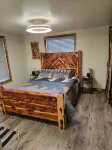 Come stay at the quite and Cozy Rustic Hideaway
