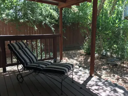 Quiet Petite Garden Retreat